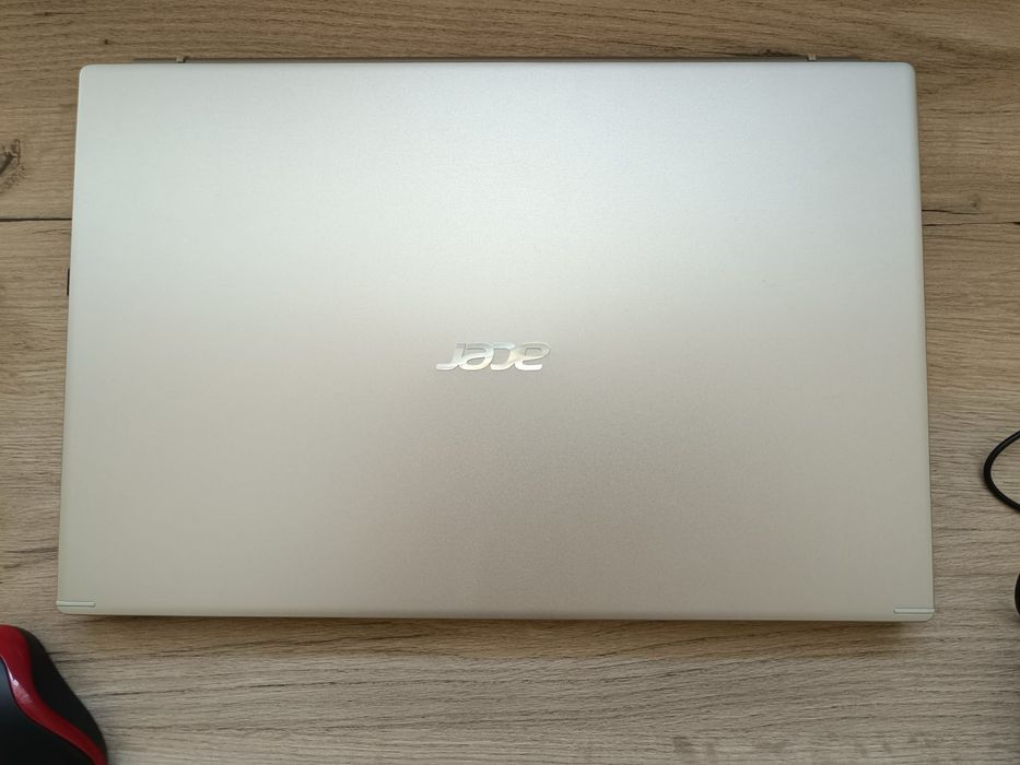 Acer Aspire 5 (A517-52G) в цвят Silver (сребрист).