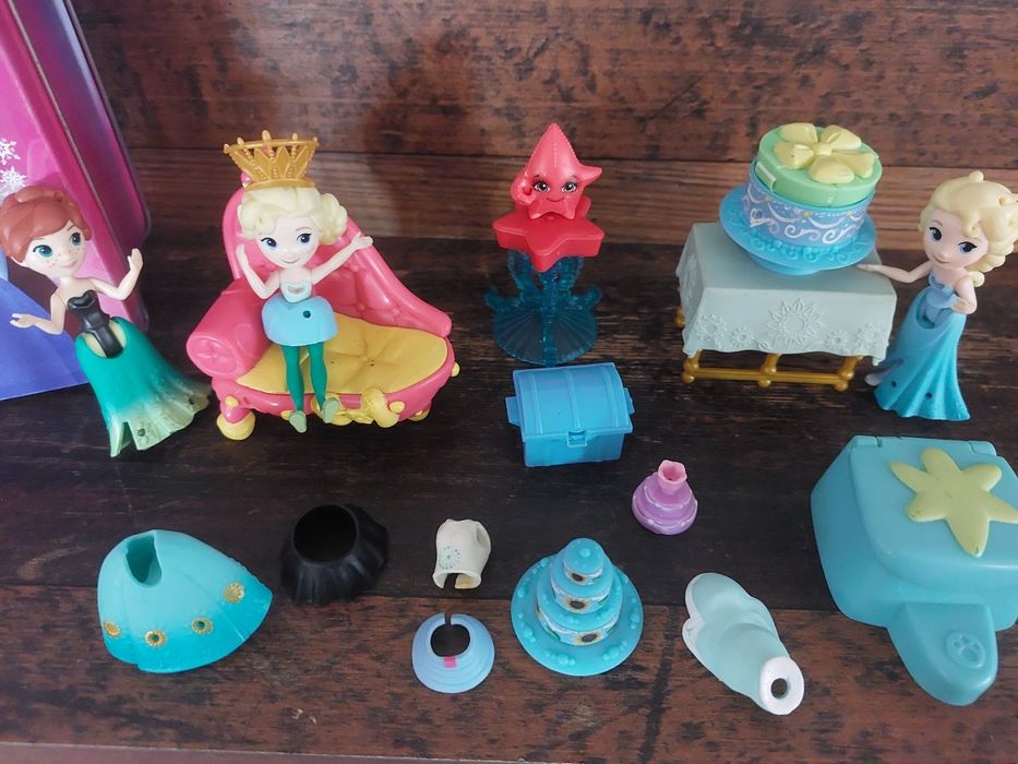 Елза и Ана, Мини къща с кукли