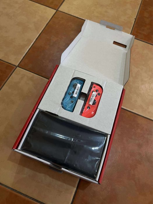 Nintendo Switch OLED cu Minecraft și card de 256 GB