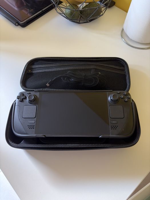 Vând Steam Deck OLED 512GB ca nou + husă Spigen + microSD Card 512GB