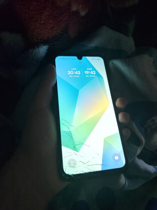 Samsung Galaxy A16 (schimb/vând) perfect funcțional, ecran fisurat.