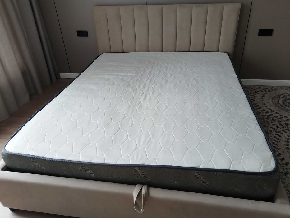 Продам двуспальную кровать