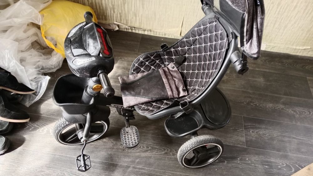 Продам трёхколёсный детский велосипед и самокат