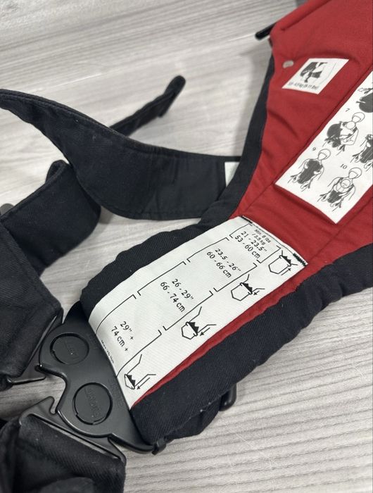 Marsupiu ergonomic BabyBjörn Active negru/roșu din bumbac pentru bebeluși