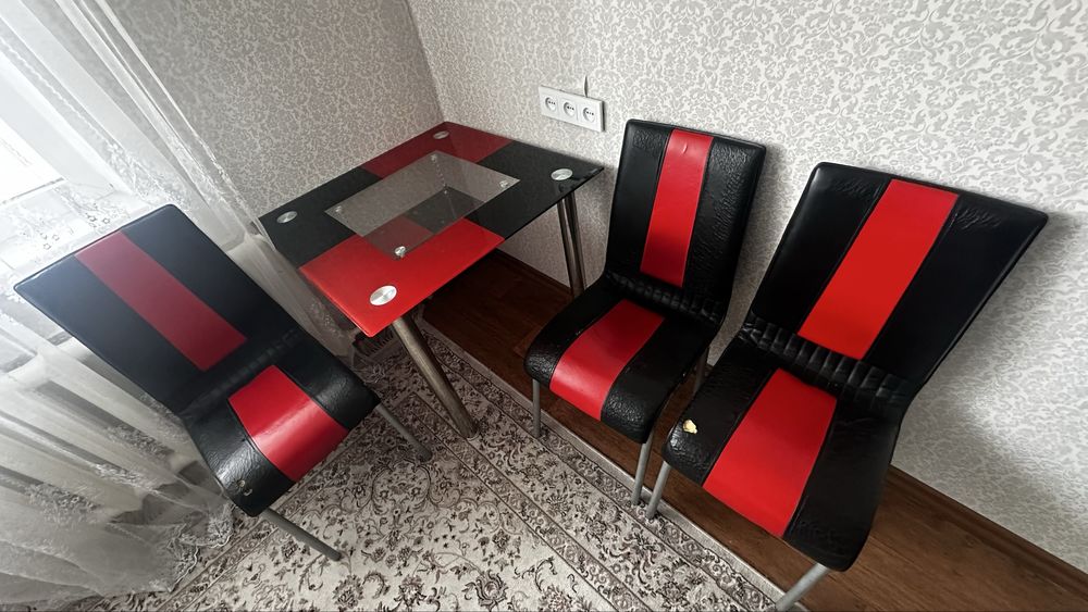 Продам стол и стулья