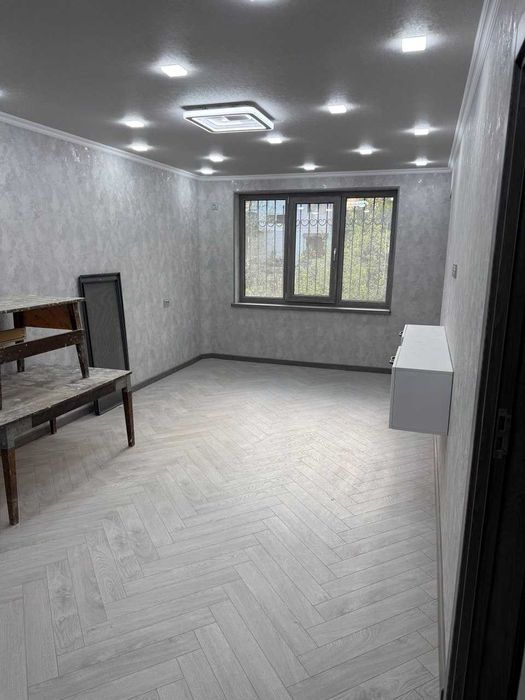 Микрорайон. Продается 4-х комнатная квартира, 2-й этаж, новый ремонт.