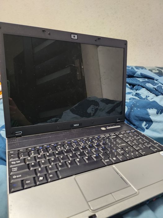 Laptop MSI 163C .