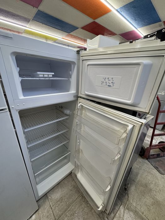 Хладилник с фризер Neo