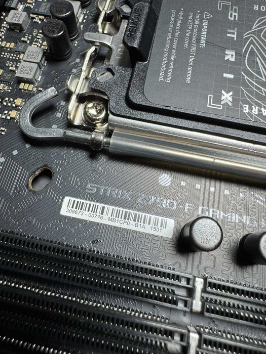 Чисто нова Asus Rog STRIX Z790-F Gaming WIFI DDR5