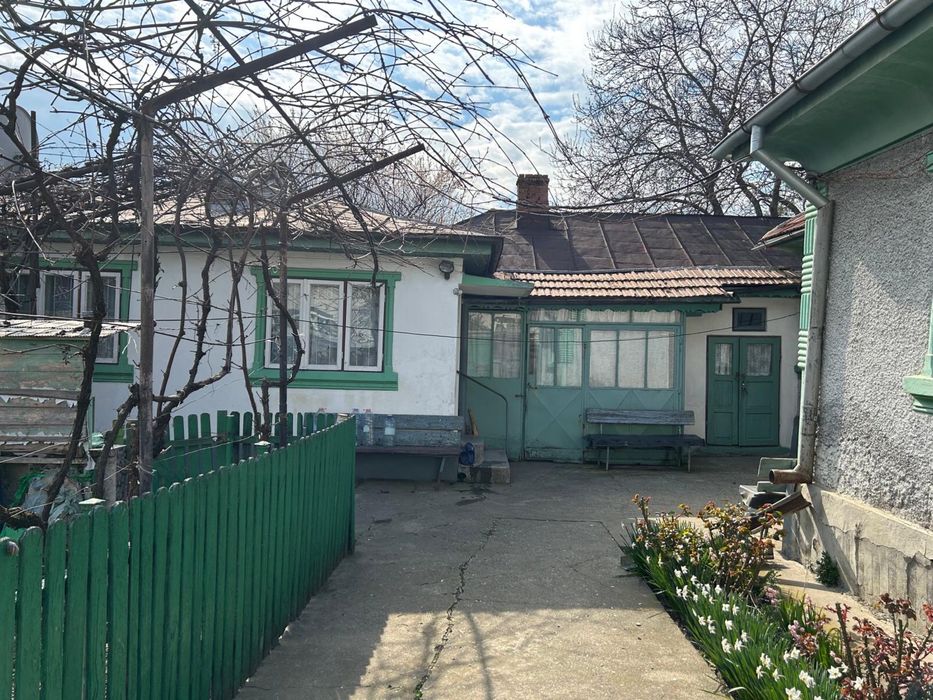 De vanzare casa cu teren