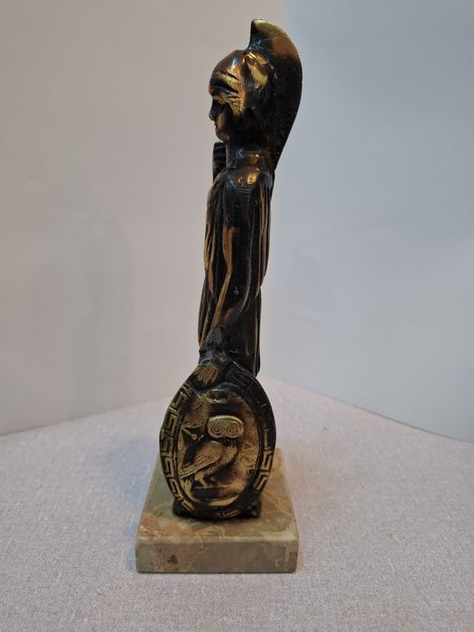 Бронзова лята статуя на Атина