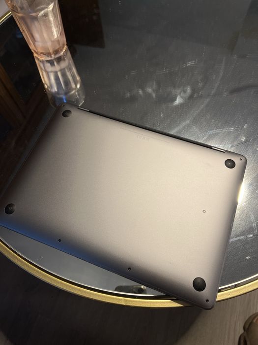 Macbook Pro 13 Touchbar Retina 2021  256GB SSD - 77 cicluri ca nou
