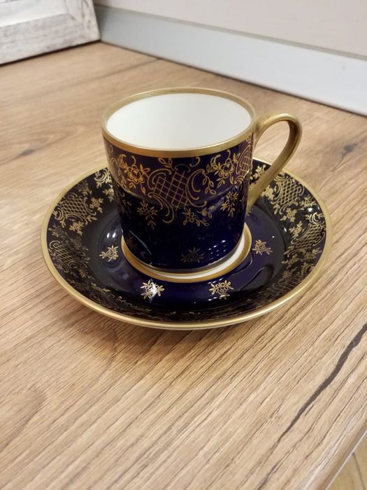 Set ceașcă și farfurie din porțelan și cobalt.