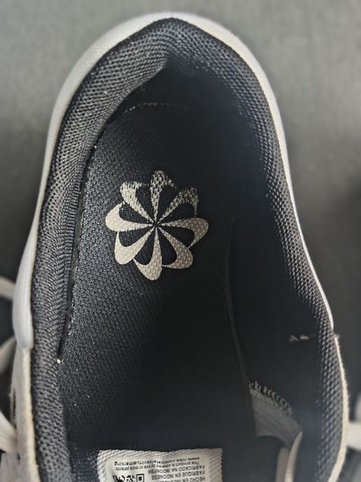 Маратонки  Nike.