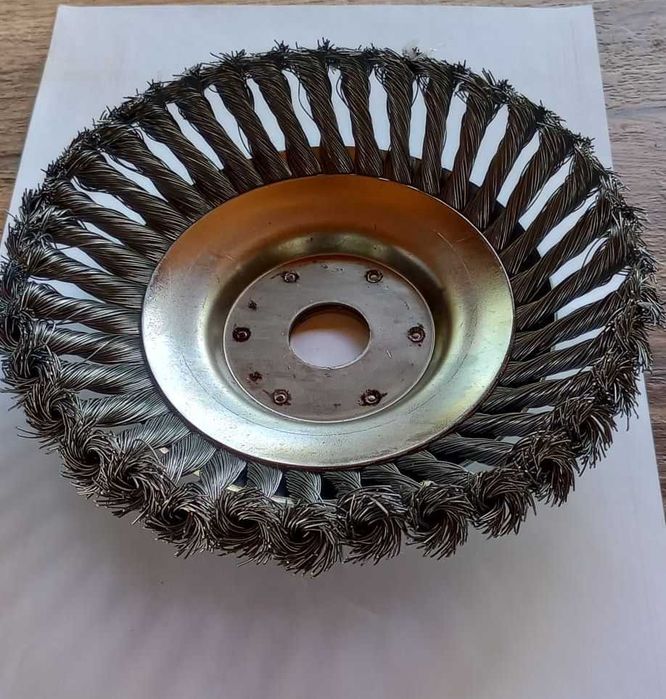 Perie sârmă rotativă / disc curățat buruieni și rugină 8 inch (20 cm) - Nou