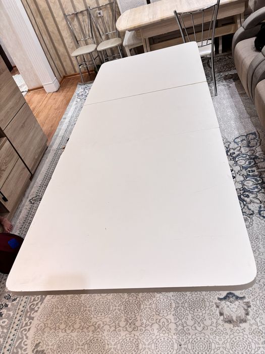 Продам стол гостиный.