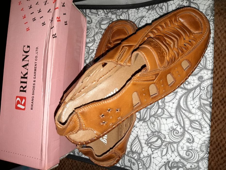 Продам новые босоножки