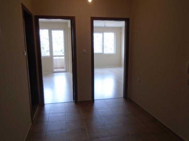 Дава се под наем Тристаен апартамент в Бургас, Славейков - 80 кв.м за 306 € - Снимка #7