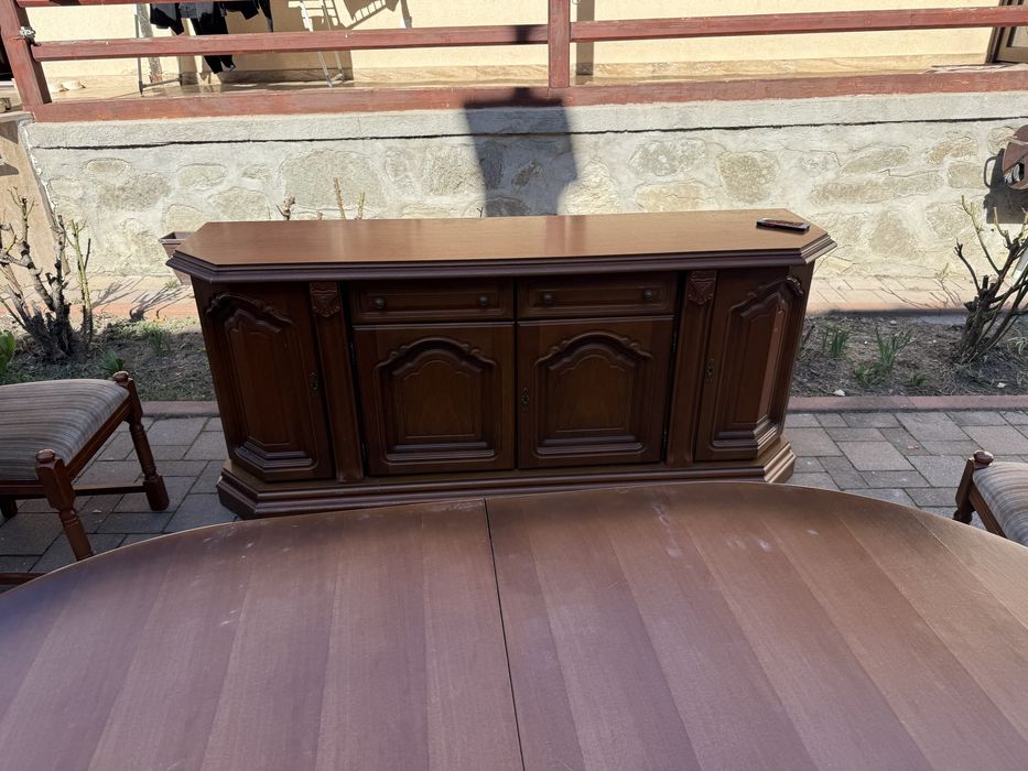 Vând masă lemn masiv 12 persoane cu 6 scaune