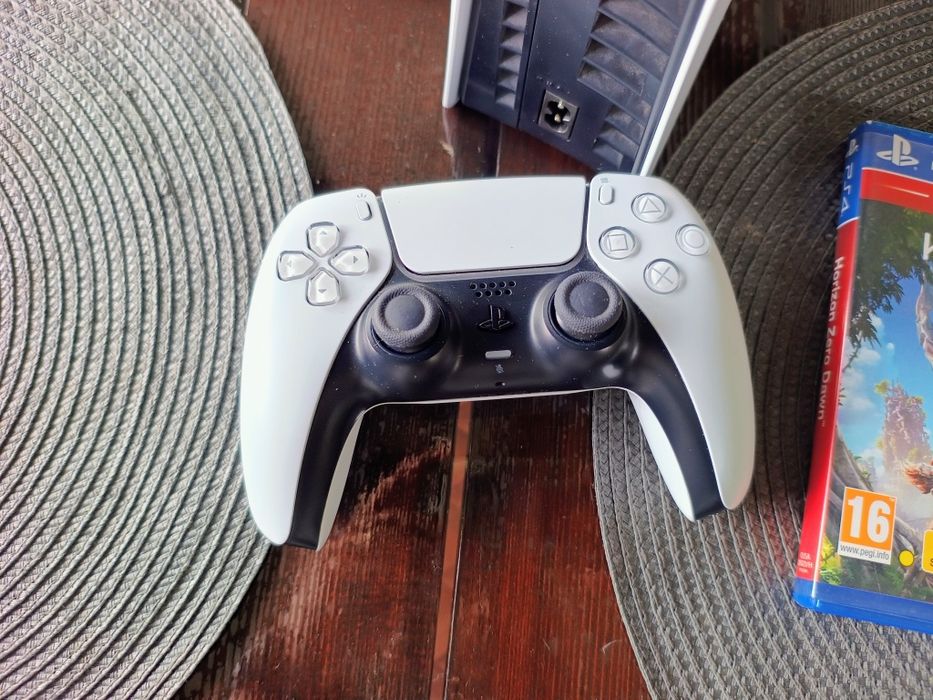 Vând PS5 Slim DiskEdition 1T