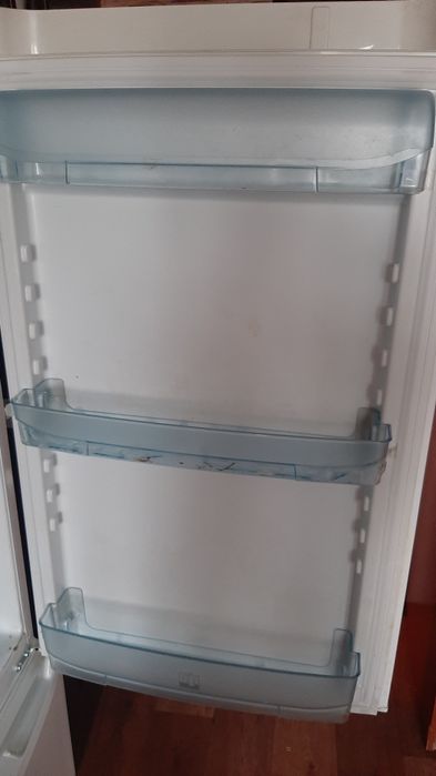 Продаётся Холодильник Indezit  хорошем состояние.