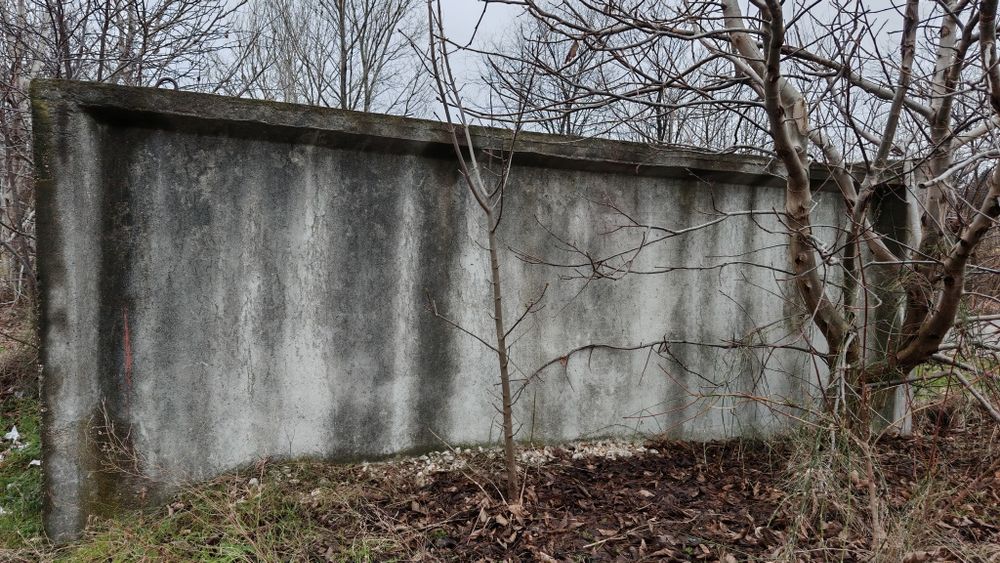 Бетонен гараж без врати