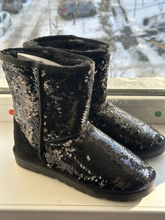 Продам угги новые