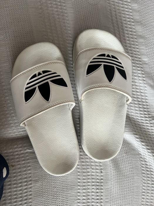Сланцы фирмы adidas