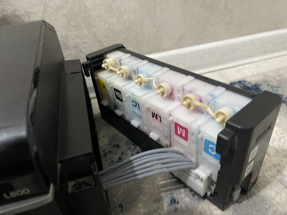 Продам 6ти цветный принтер Epson L800