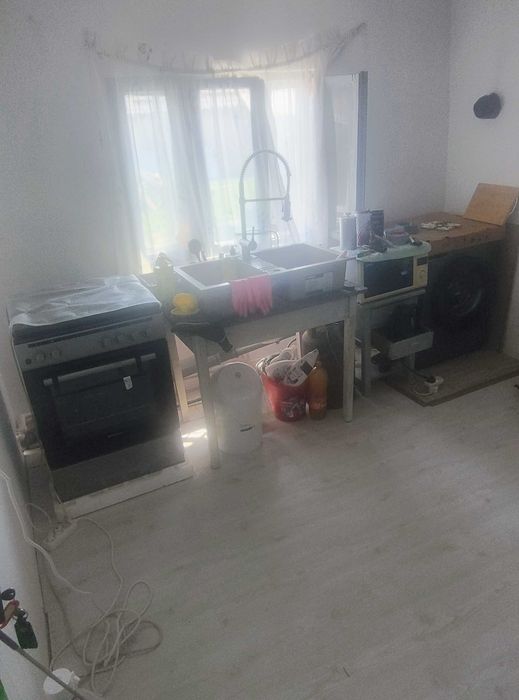2 Case cu Teren mare langa Primarie