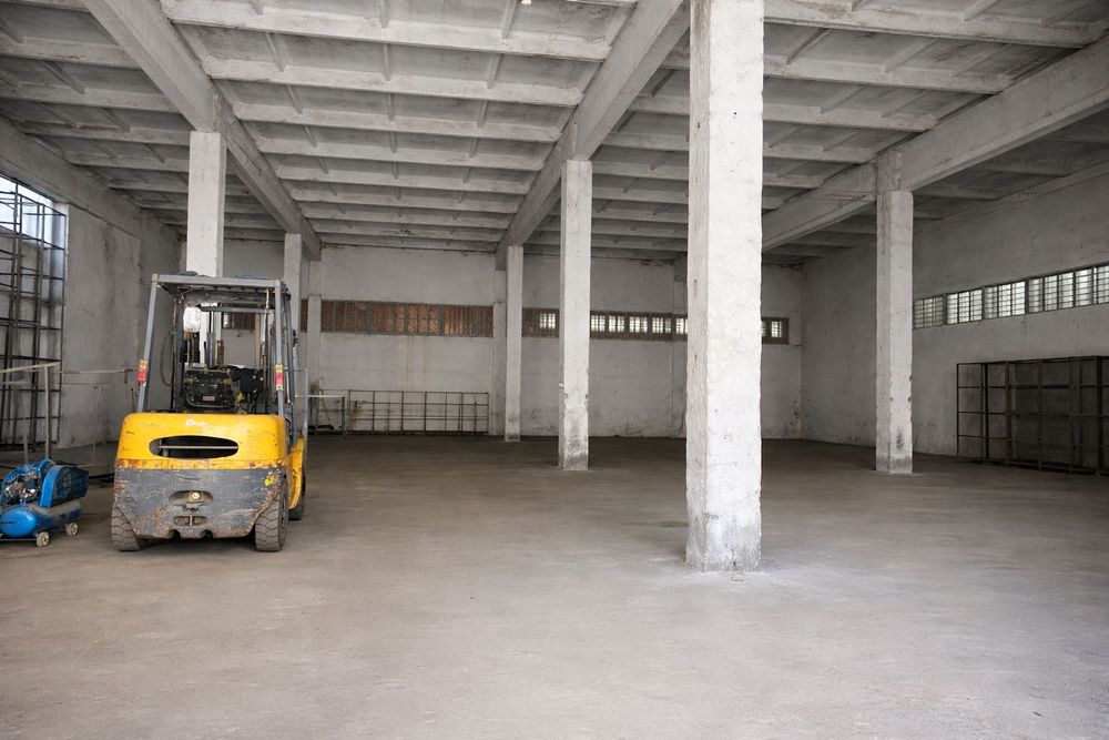 Склад 1000 м², 495т. тг., 200 м от ул. Абая, Кокшетау, ост. Филармония
