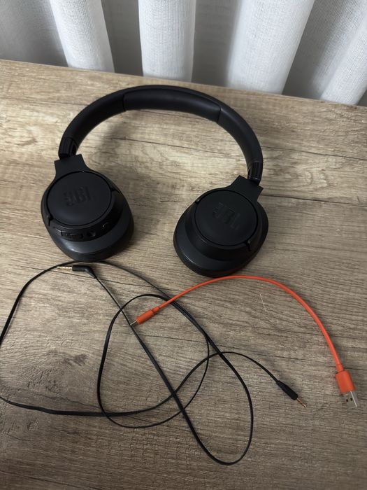 Продам JBL 750BT