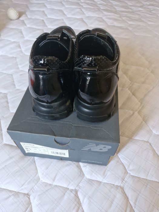 Обувки от естествен лак