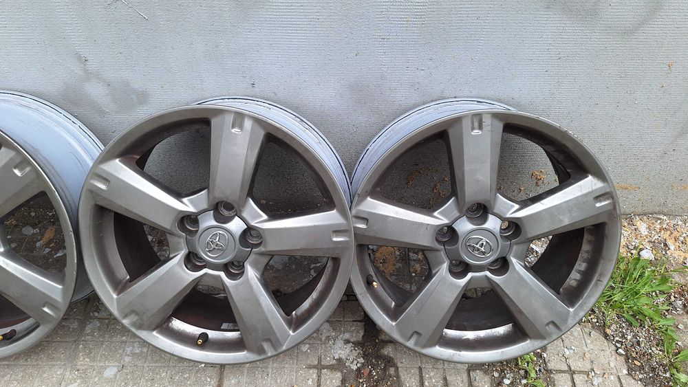 Перфектни, оригинални лети джанти 17" за Toyota Rav4