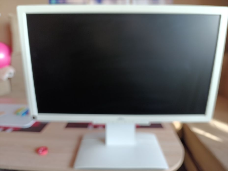 Продавам монитор Fujitsu B23T-6