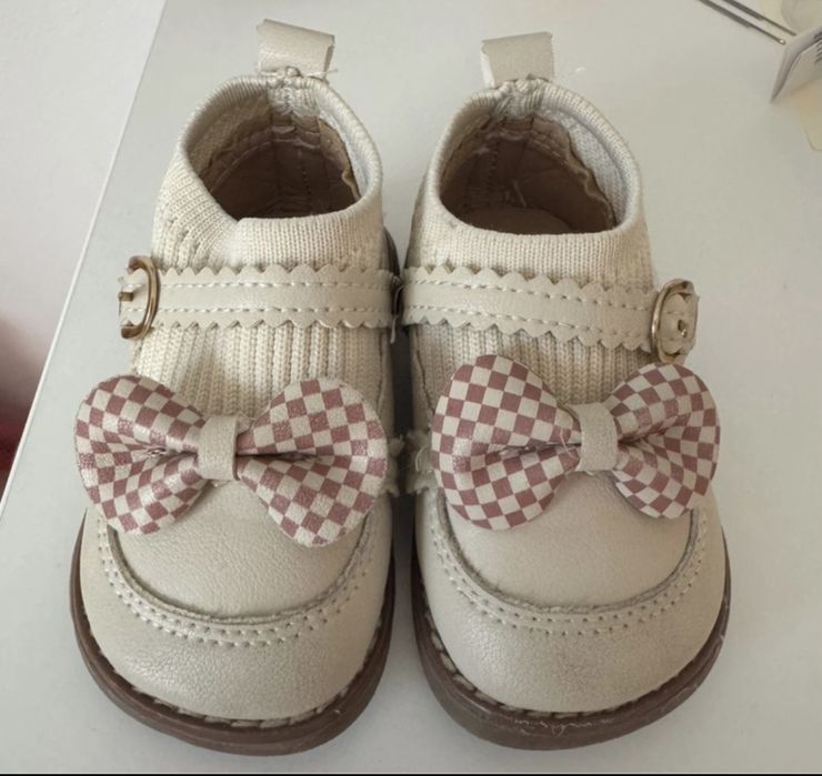 Pantofi fetite.