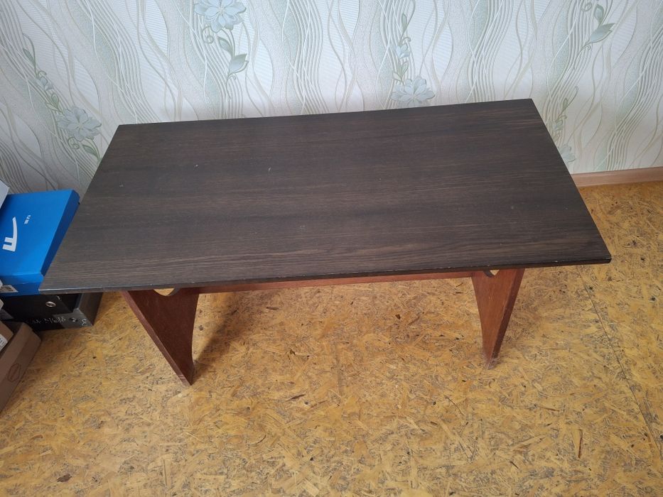 Журнальный столик