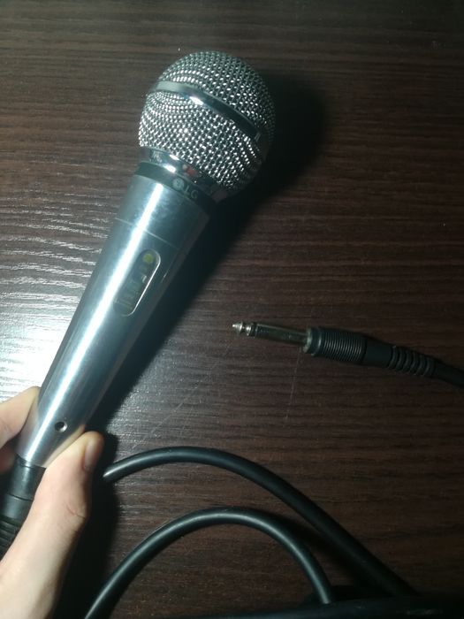 Продам профисиональный микрафон для певцов LG
