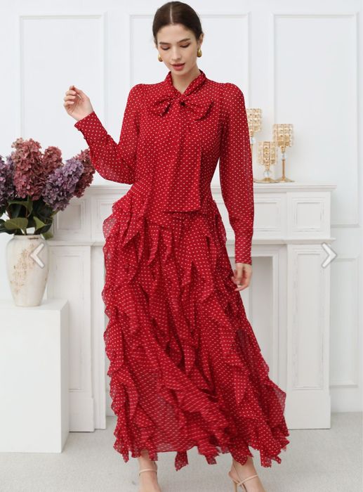 Красное платьЯ в отличном состояний