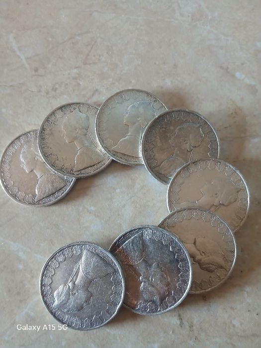 Vand monezi în stare foarte buna