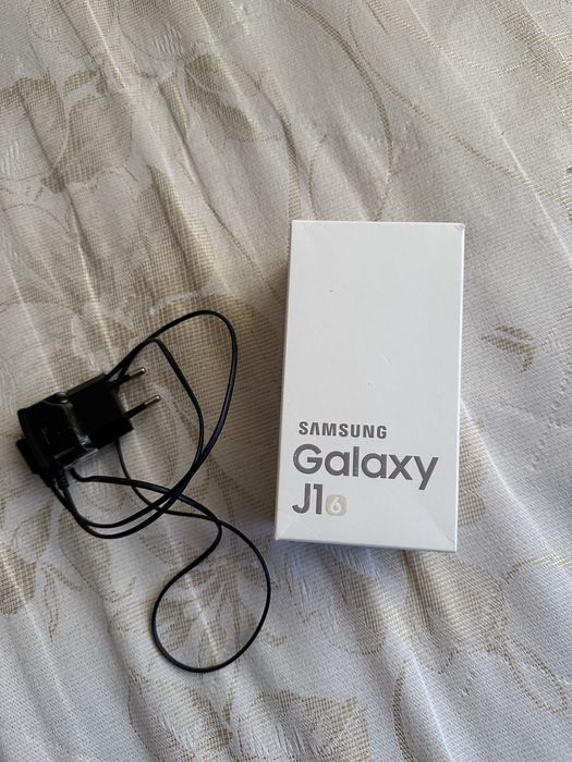 Самсунг Galaxy J1  б/у
