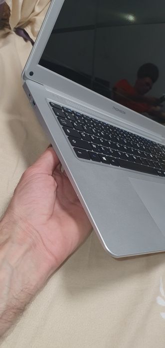 Laptop Thomson 17 inch ,8 ram,1THdd