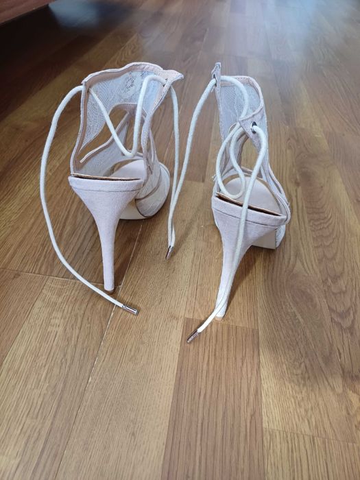 Дамски дантелени обувки 38 номер