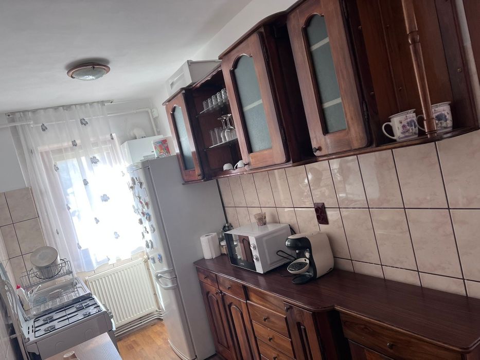 Apartament cu 2 camere, semidecomandat ,zona piața Cioclovina