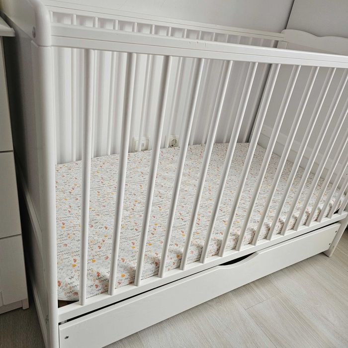 Patut din lemn bebe, multifunctional si reglabil, 120x60 cm, cu sertar (Qmini)