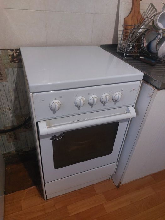 Продам газовую плиту.