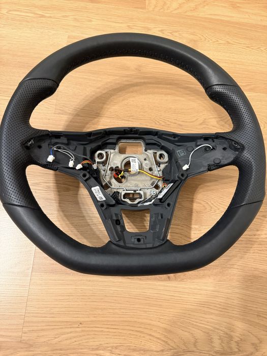 Vand volan Volkswagen R line,nou, mmodeo teşit cu padele si incalzire