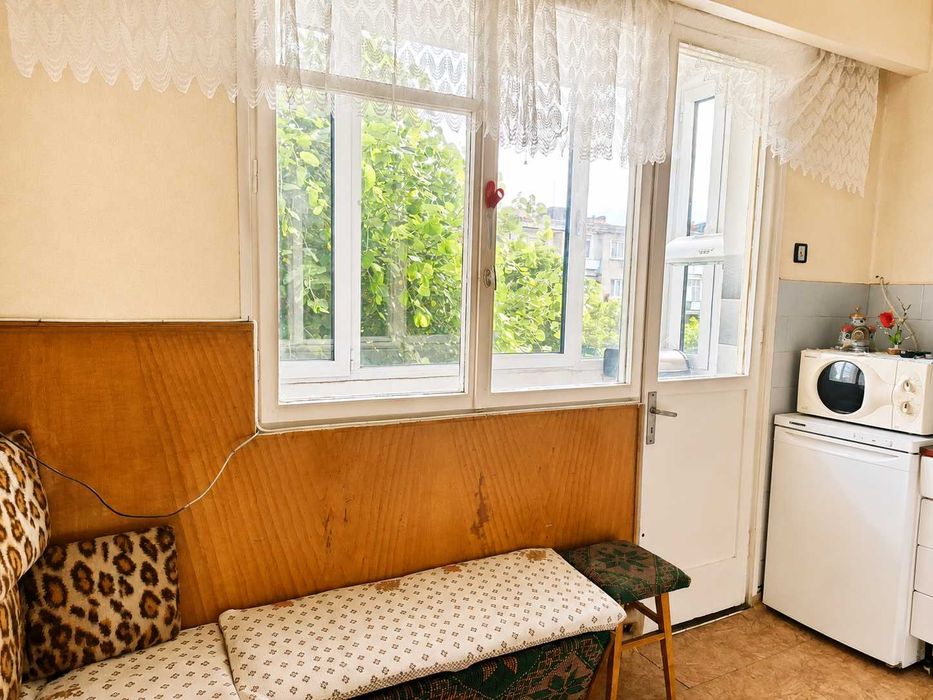 Двустаен, Сторгозия, Лайф