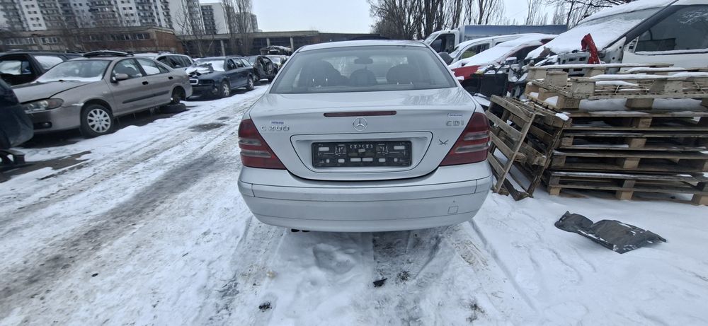 Dezmembrez Mercedes Benz w203 2.2 D 2003 611 962