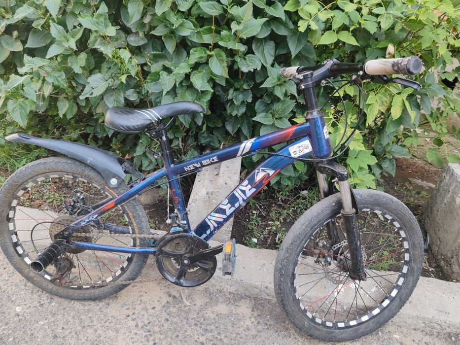 Продам велик спортивный детский примерно до 12 лет